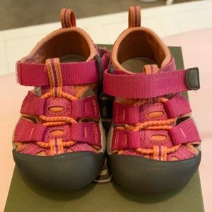 Keen Newport H2 Sandal Very Berry / Fusion Coral